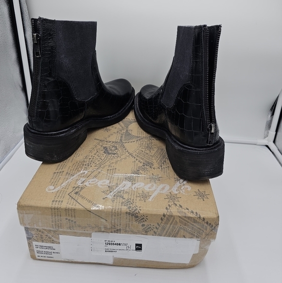 Free People Chelsea Boots Croc Embossed Leather Black Sz 39.5 (8.5) - Picture 6 of 12